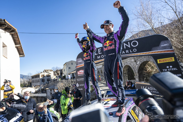 セバスチャン・ローブ(右)がWRC通算80勝目を達成(左はコ・ドライバーのイザベル・ガルミッシュ)。