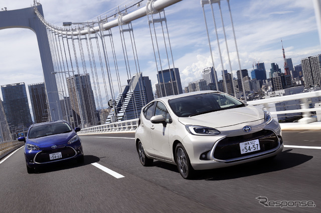 トヨタ アクア 新型とヤリスハイブリッドを比較。写真はアクアの4WD(e-Four)と2WD