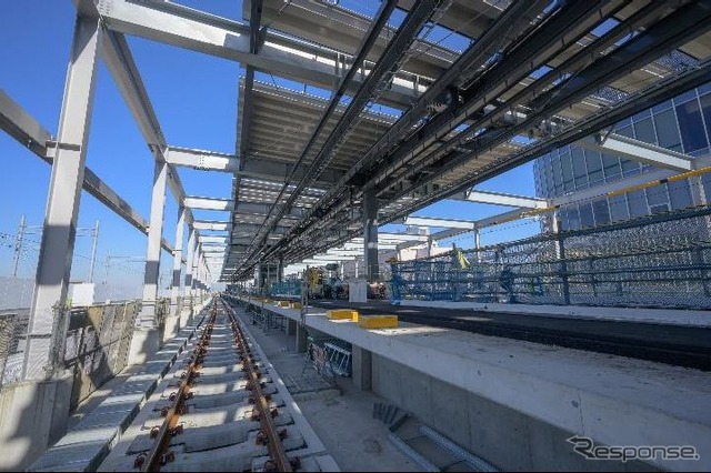 竹ノ塚駅の高架緩行線ホーム。