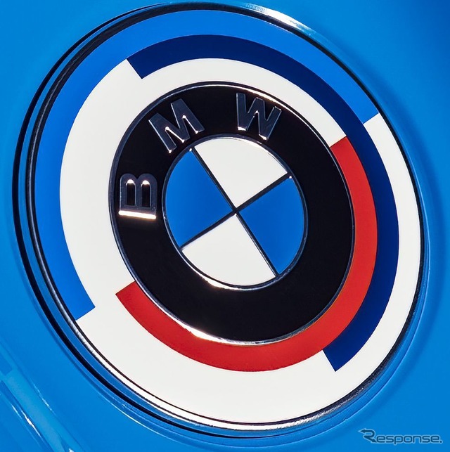 BMW Mの創立50周年に合わせたクラシックな「BMWモータースポーツ」エンブレム