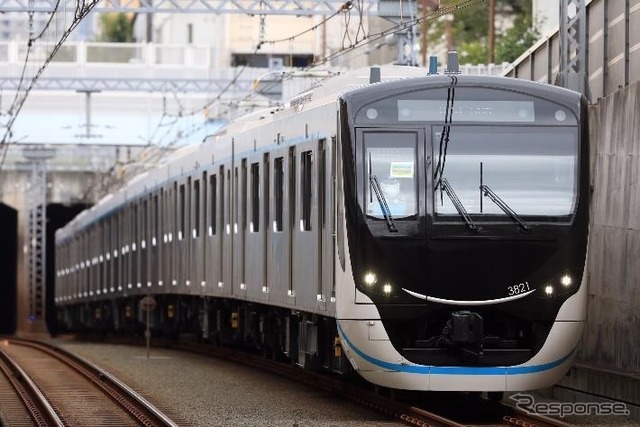 現在は6両編成で運行されている東急3020系。4月上旬には8両化最初の1編成が東京メトロ南北線に乗り入れ、同線の8両化が順次進められる。