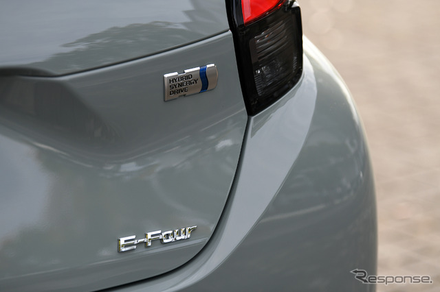 トヨタ アクア 新型(E-Four)