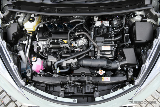 トヨタ アクア 新型(E-Four)