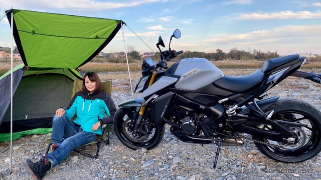 スズキ GSX-S1000 新型と小鳥遊レイラさん