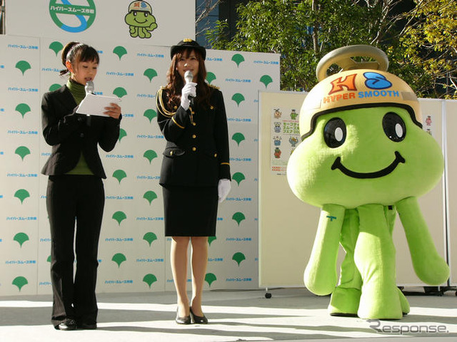 セーフティ&スムーズ東京フェア2008 写真蔵…優木まおみ の婦警姿