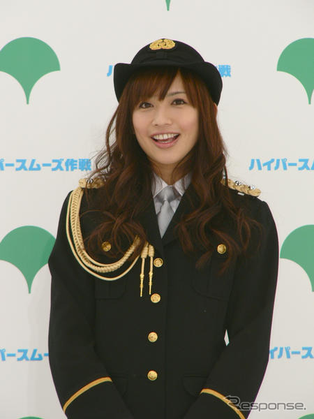 セーフティ&スムーズ東京フェア2008 写真蔵…優木まおみ の婦警姿