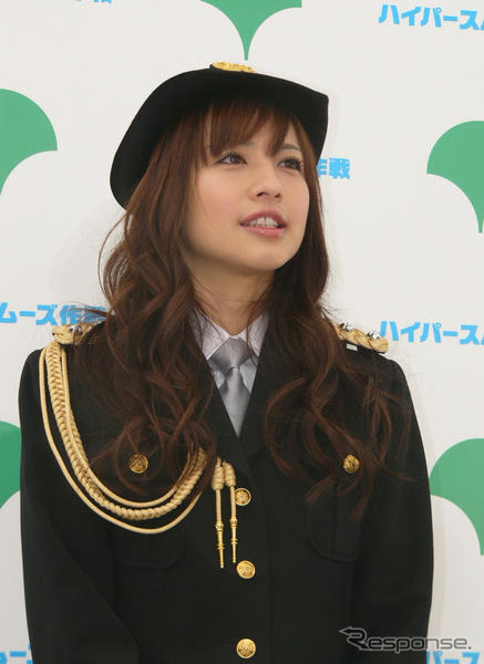 セーフティ&スムーズ東京フェア2008 写真蔵…優木まおみ の婦警姿