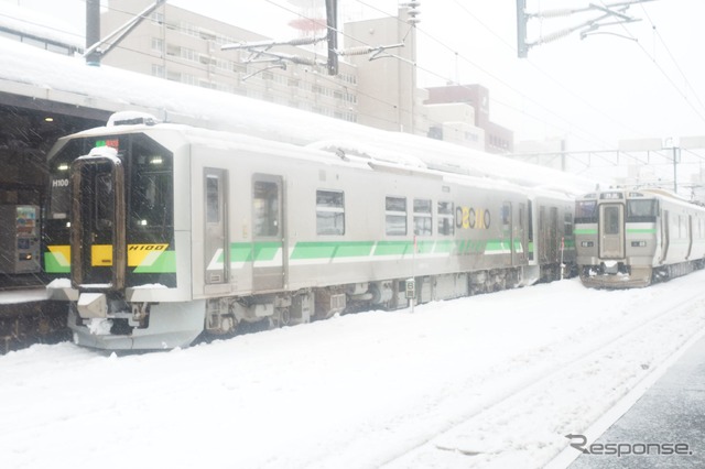 2021年度第3四半期では14両が増備されたH100形。2022年1月12日、函館本線小樽駅。