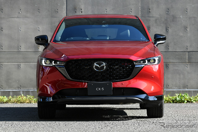 マツダCX-5：フロントグリル下部のめっき部分が新漆黒めっき
