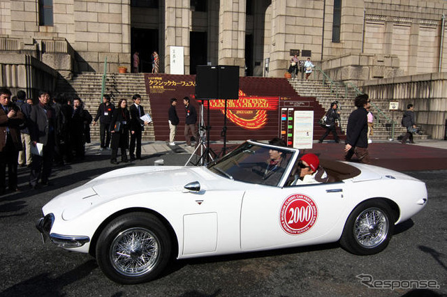 クラシックカーフェスタ…唐沢寿明が 2000GT で100台を牽引