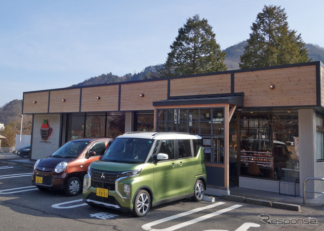 日光・金谷ホテル近くで「いちごの里カフェ」という喫茶店を見かけたので寄り道。