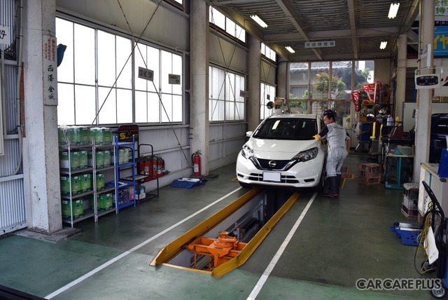 車検で入庫するとルームクリーニングに加えて、ボディにワックスをかけるサービスも。これは嬉しい!