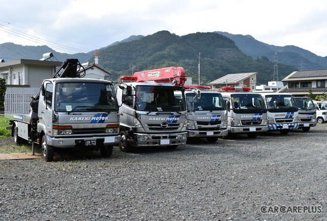 山間地にも出動できるように「4WD」の専用車両を揃え、24時間365日体制でロードサービスを行う