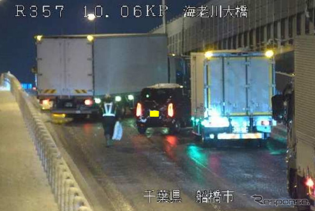 国道357号海老川大橋（千葉県船橋市）路面凍結による立ち往生車両（2022年1月）