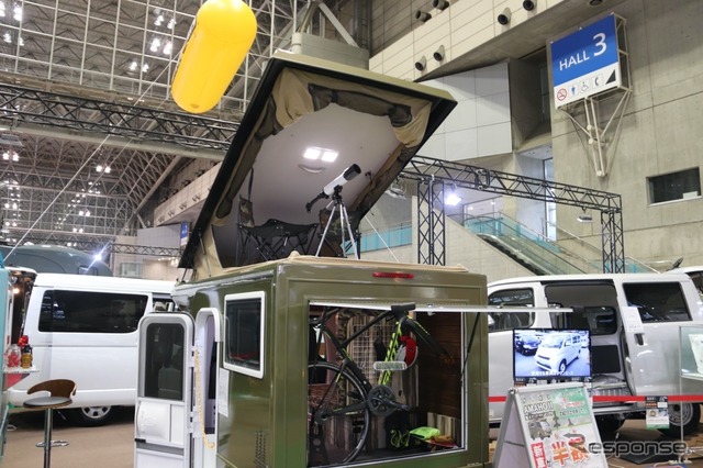 ダイレクトカーズ・アマホ2:ルーフはベッドにもできる(ジャパンキャンピングカーショー2022)