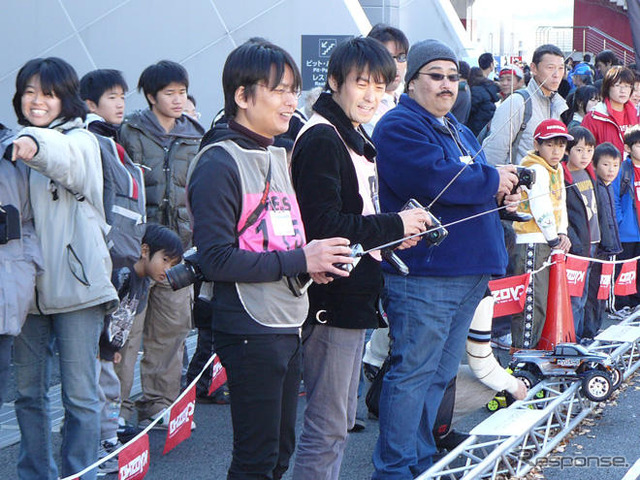【NISMOフェスティバル08】京商ラジコンカー対決にレスポンス参戦!