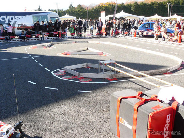 【NISMOフェスティバル08】京商ラジコンカー対決にレスポンス参戦!