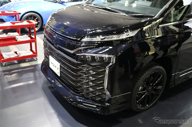 GRパーツ装着“TOYOTA VOXY”