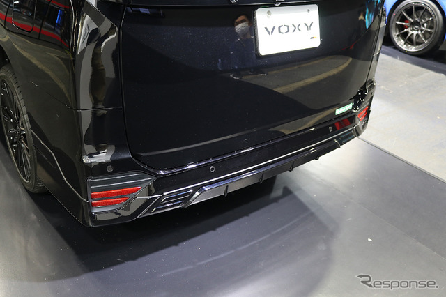 GRパーツ装着“TOYOTA VOXY”