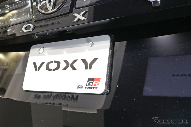 GRパーツ装着“TOYOTA VOXY”