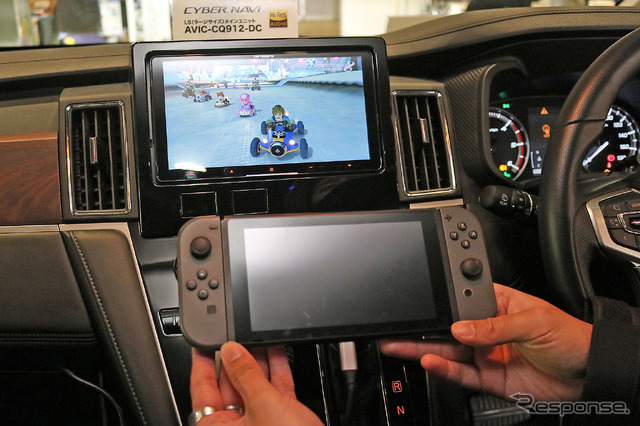 楽しいキャンプの幅を広げるカロッツェリアの車載器展示(キャンピングカーショー2022)