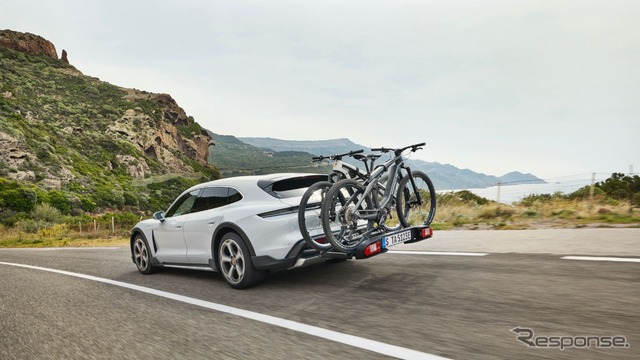 ポルシェ・タイカン・クロスツーリスモ と電動アシスト自転車