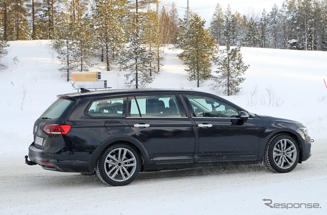 VW パサート 次期型プロトタイプ(スクープ写真)