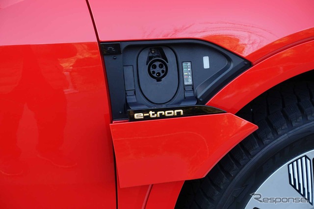 アウディ e-tron 50クワトロ アドバンスト