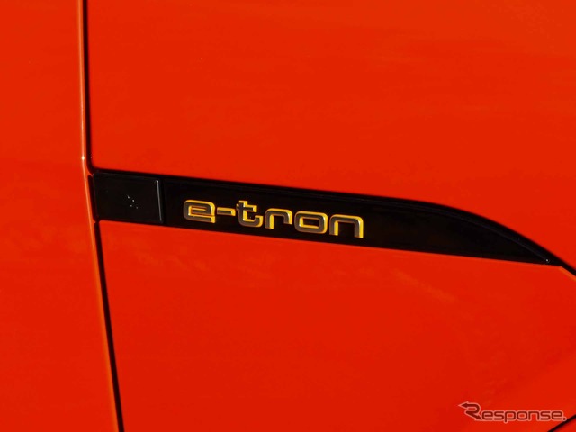 アウディ e-tron 50クワトロ アドバンスト