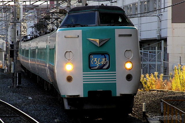 2015年に紀勢本線系の『くろしお』から撤退した381系。この塗色のまま『やくも』に転用された車両もあったが、2016年には「ゆったりやくも」色に変更された。