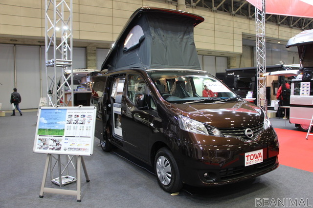 その他のブースにも、ミニバンベースのキャンパーが展示されていた