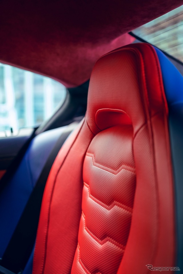 BMW THE 8 X JEFF KOONS