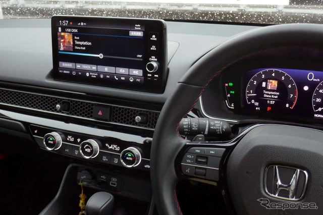 新型ホンダ・シビックの上級EXグレードに装備されたBOSE「プレミアムサウンドシステム」