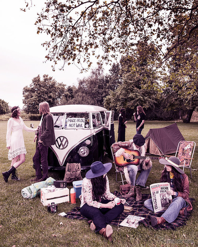 VWタイプ2と60年代ヒッピーファッションでの再現写真(2012年)