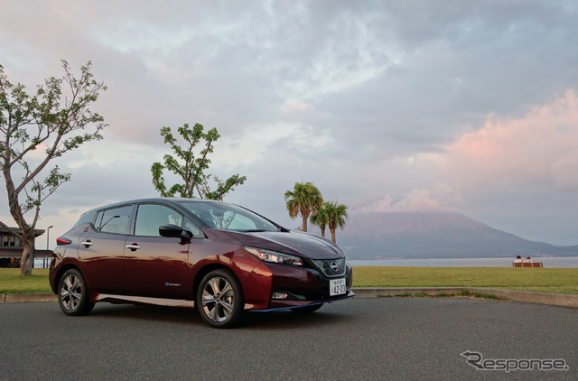 日産 リーフe+のフロントビュー。第2世代のデビューは2017年だが、途中で制御プログラムが改良を受け、充電特性の改善をみていた。