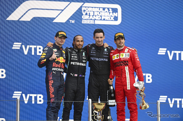 ソチで開催された2021年F1ロシアGPの表彰式(ルイス・ハミルトン=左から2人目がF1通算100勝を達成した)。