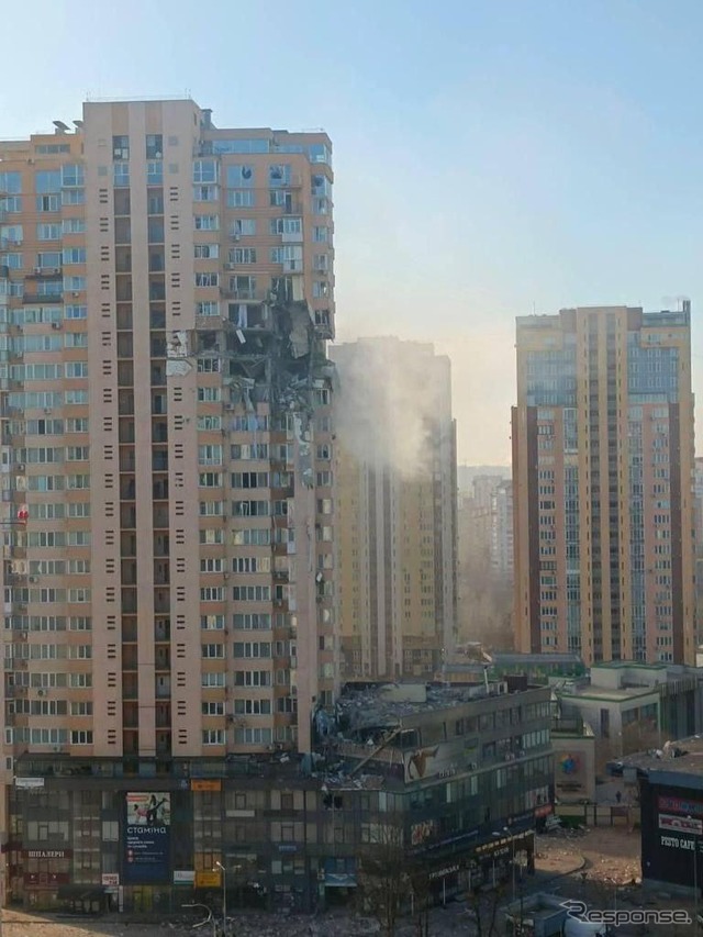 ロシアの攻撃により破壊されたウクライナ、キエフ市内のビル(2月26日)