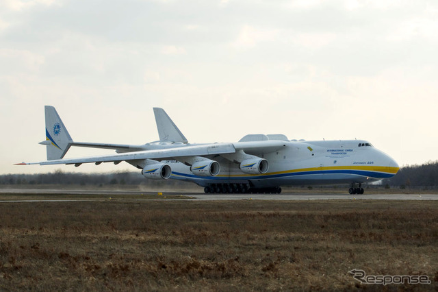 An-225“ムリア”(2018年4月3日、ホストーメリ空港)