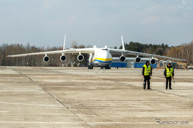 An-225“ムリア”(2018年4月3日、ホストーメリ空港)