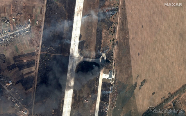 空襲と戦闘で被害を受けたホストーメリのアントノフ空港(2月27日)