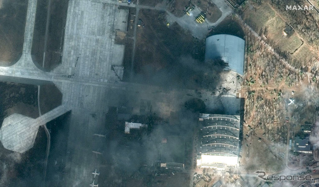 空襲と戦闘で被害を受けたホストーメリのアントノフ空港(2月27日)