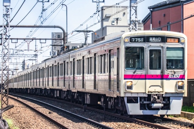 7000系の準特急(展示予定同型車)。