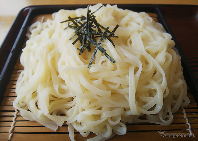 秋田～青森県境の矢立峠の道の駅で稲庭うどんを食した。北秋田の名物はきりたんぽだと注文後に聞いて切歯扼腕。