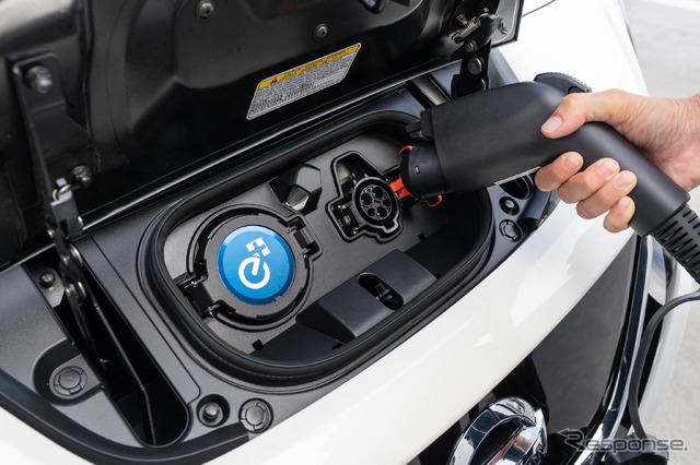 EVの車載バッテリーはどれほどもつのか？ 効率良い充電のしかたとは。写真は日産 リーフ e＋の充電口