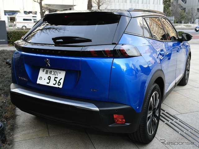プジョーe-2008