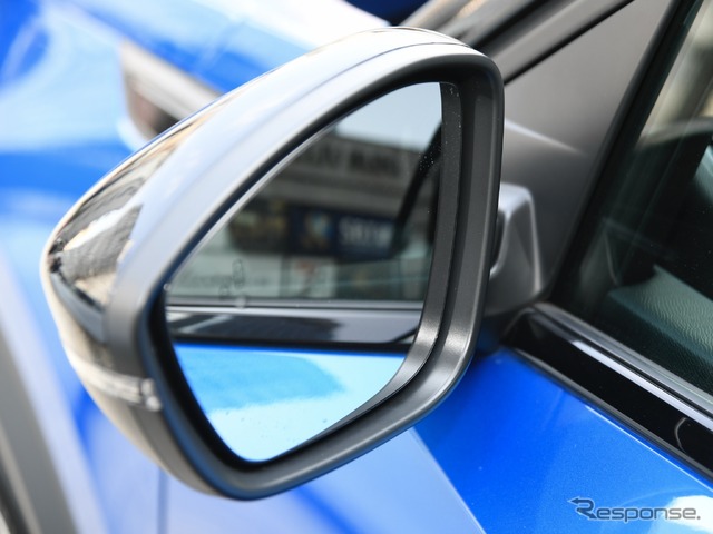 プジョーe-2008