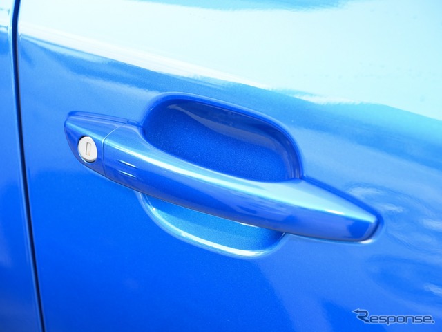 プジョーe-2008