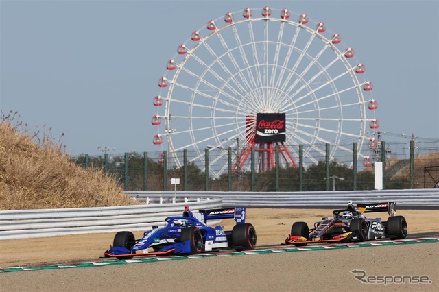 鈴鹿サーキットを走行するスーパーフォーミュラマシン