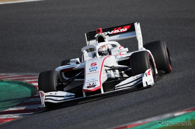 総合6位の#5 牧野任祐(DOCOMO TEAM DANDELION RACING)