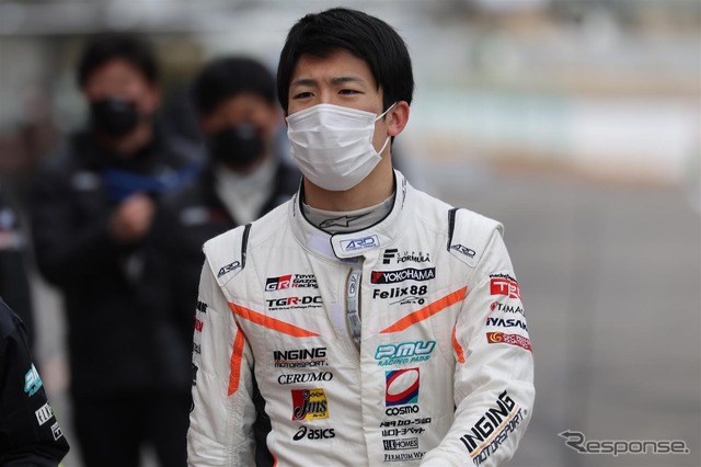 総合トップの#2 坪井翔(P.MU/CERUMO・INGING)